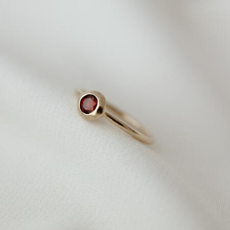 Anello con granato misura 11