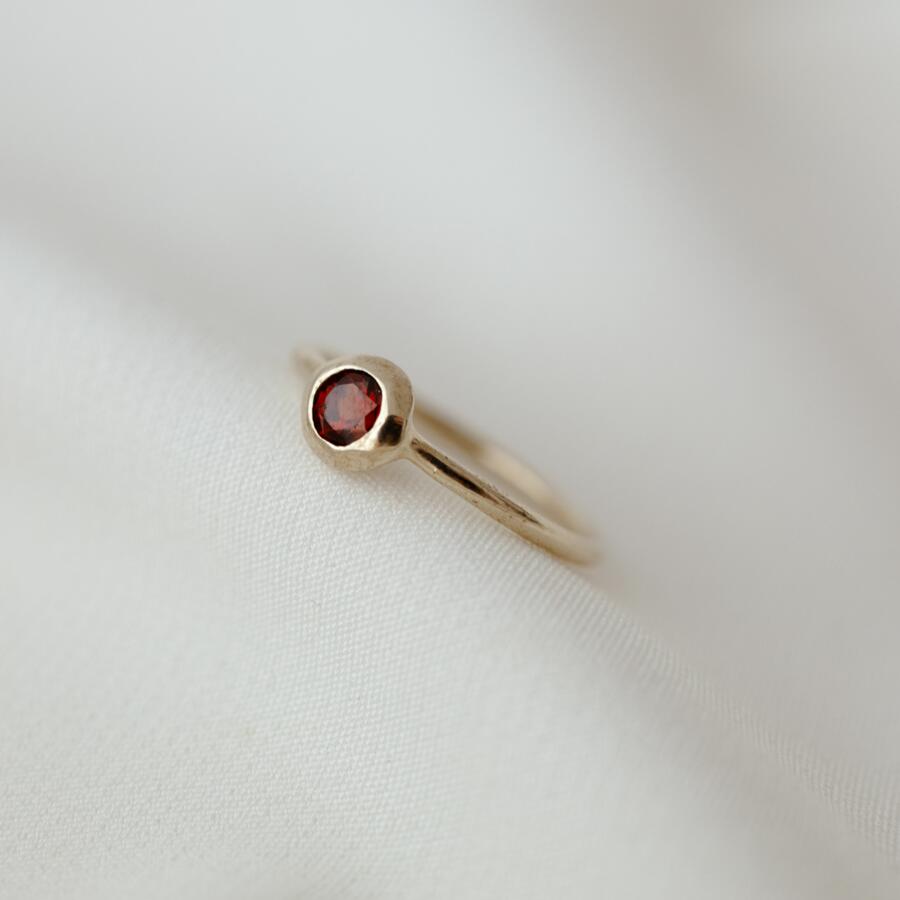 Anello con granato misura 11