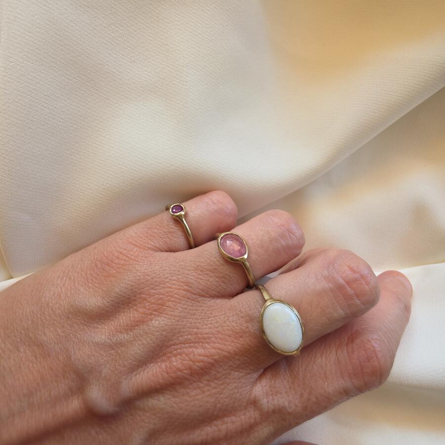 Anello con opale sintetico misura 16.5