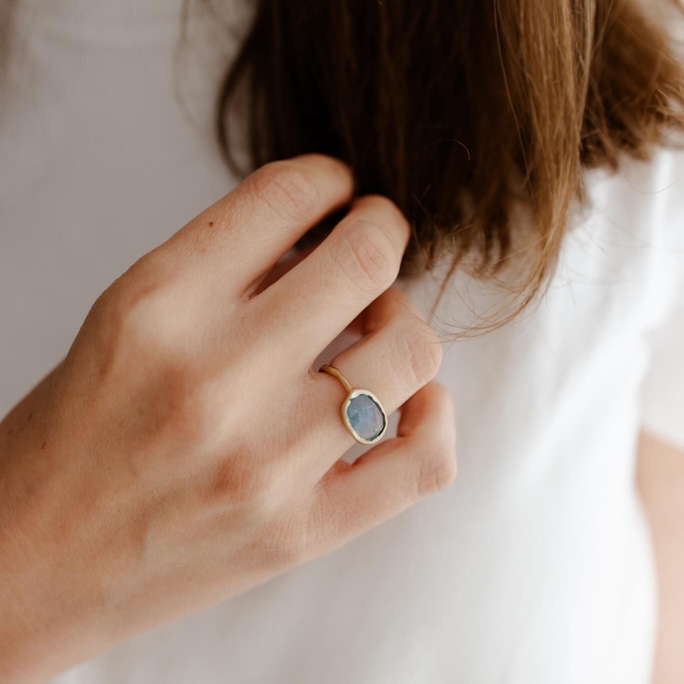 Anello con cianite orizzontale misura 12.5
