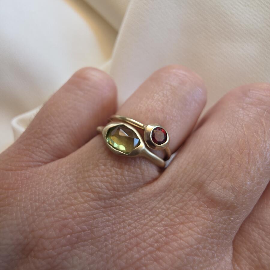 Anello con granato misura 11