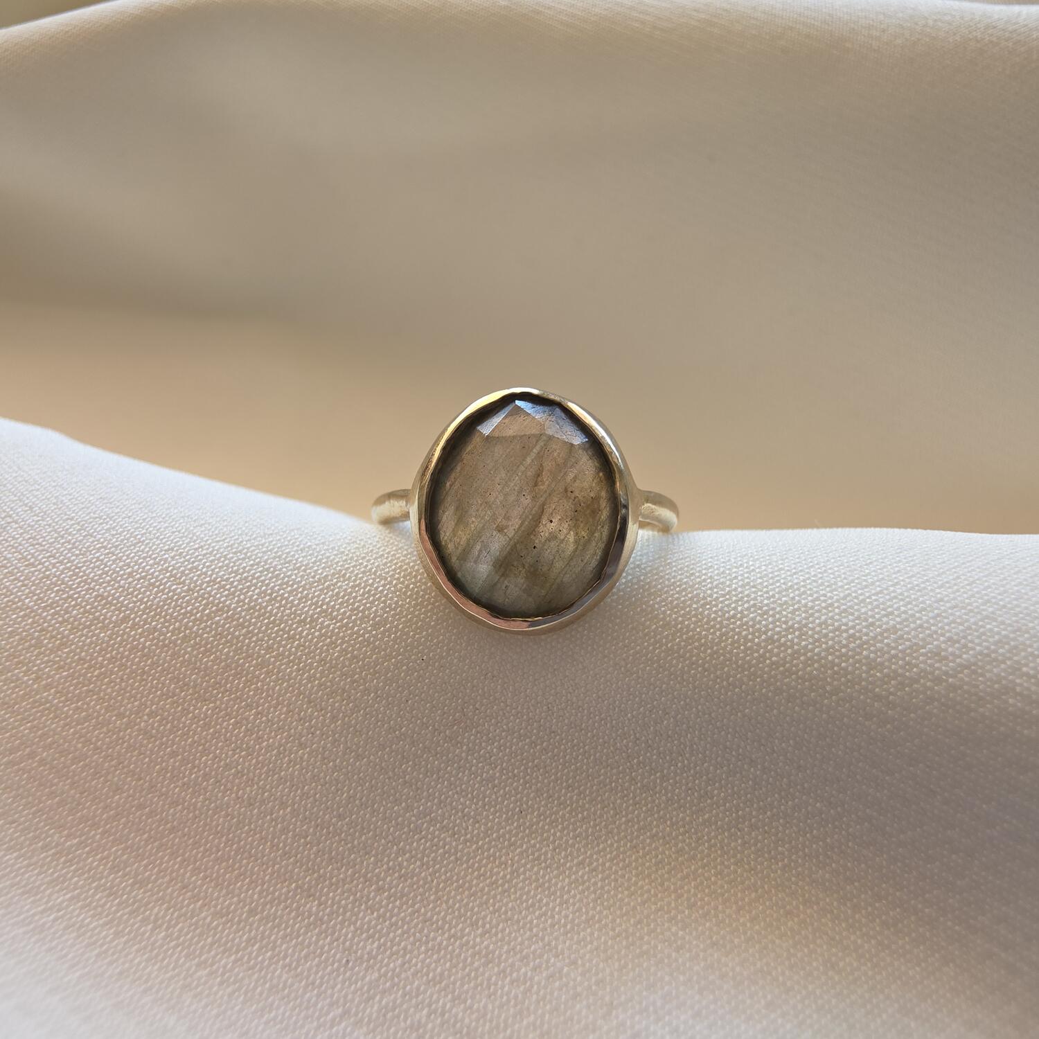 Anello con labradorite misura 13