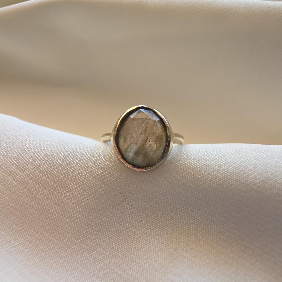Anello con labradorite misura 13