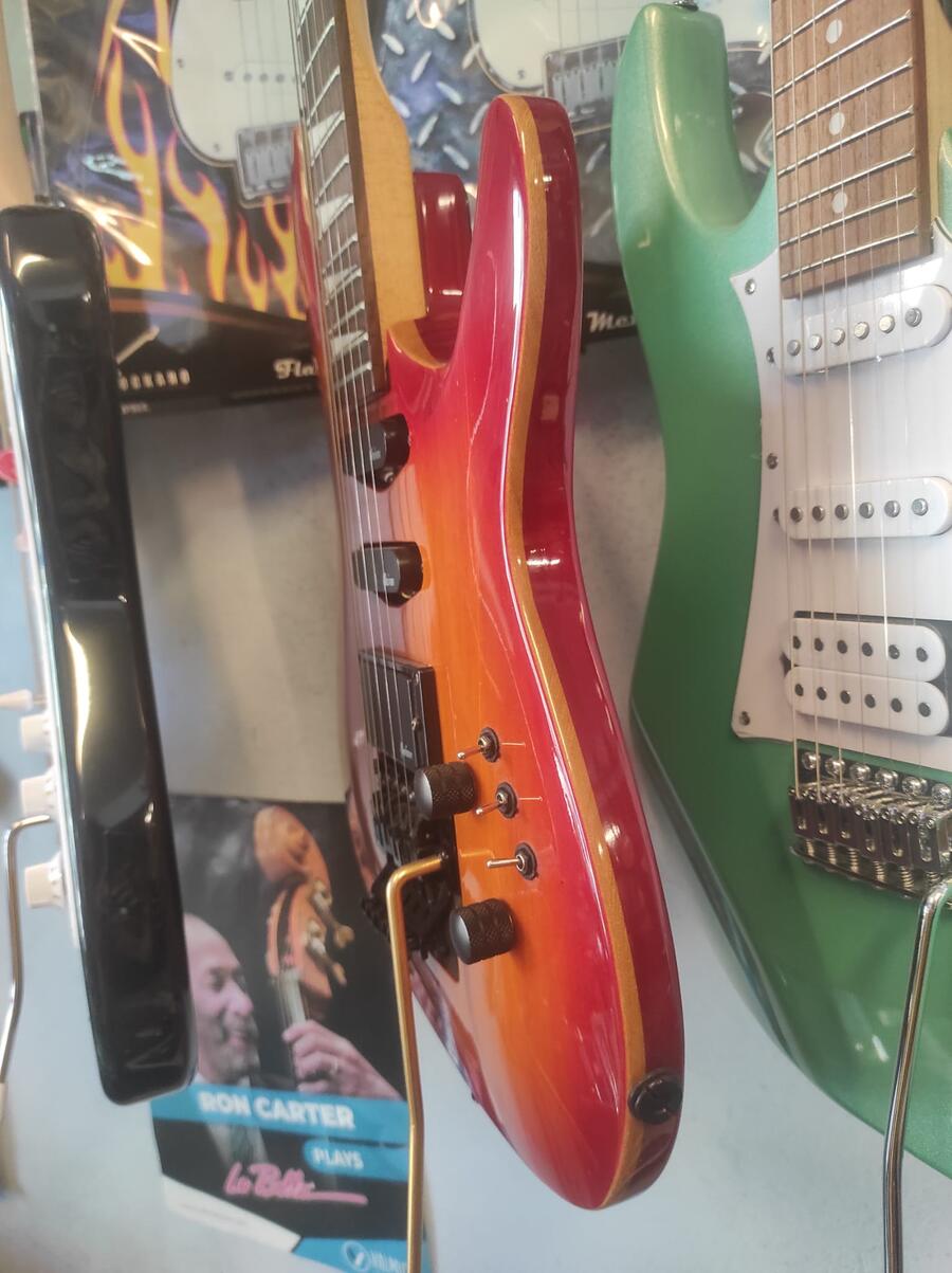 MAISON CHITARRA ELETTRICA ROSSA OCCASIONE