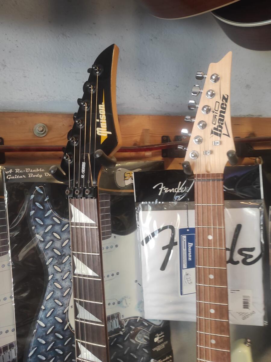 MAISON CHITARRA ELETTRICA ROSSA OCCASIONE