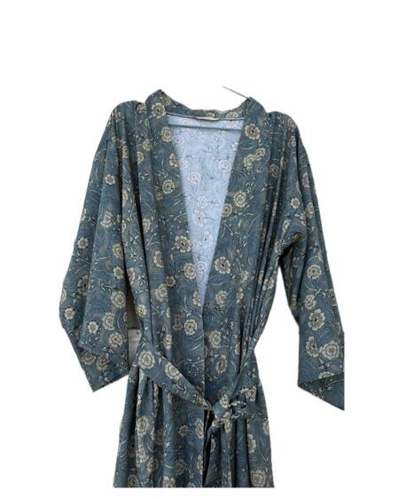 Kimono fiori su verde