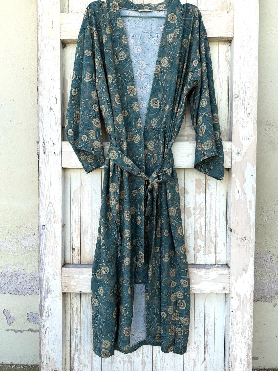 Kimono fiori su verde