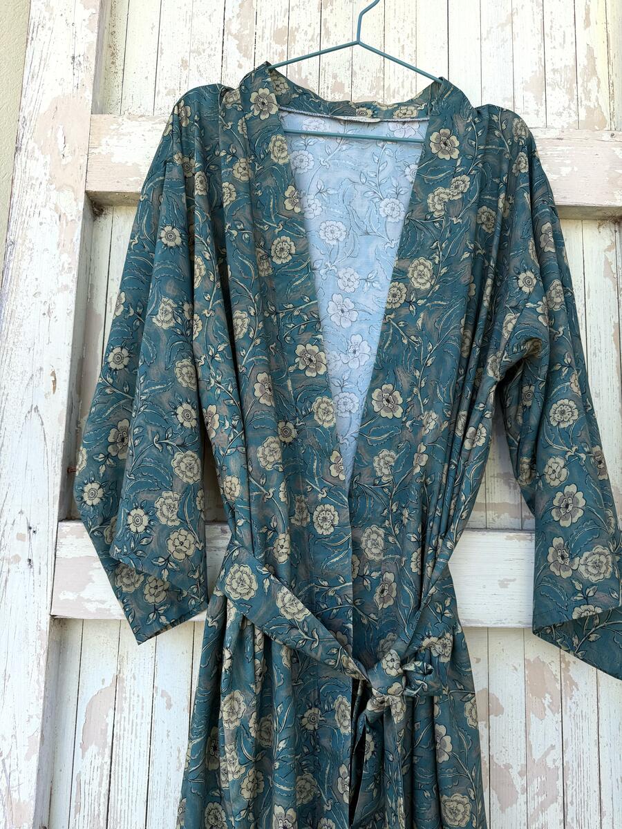 Kimono fiori su verde