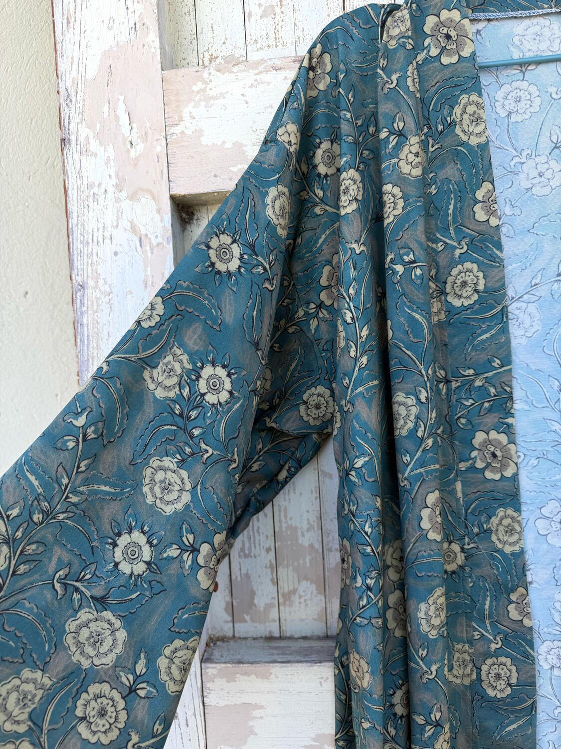 Kimono fiori su verde