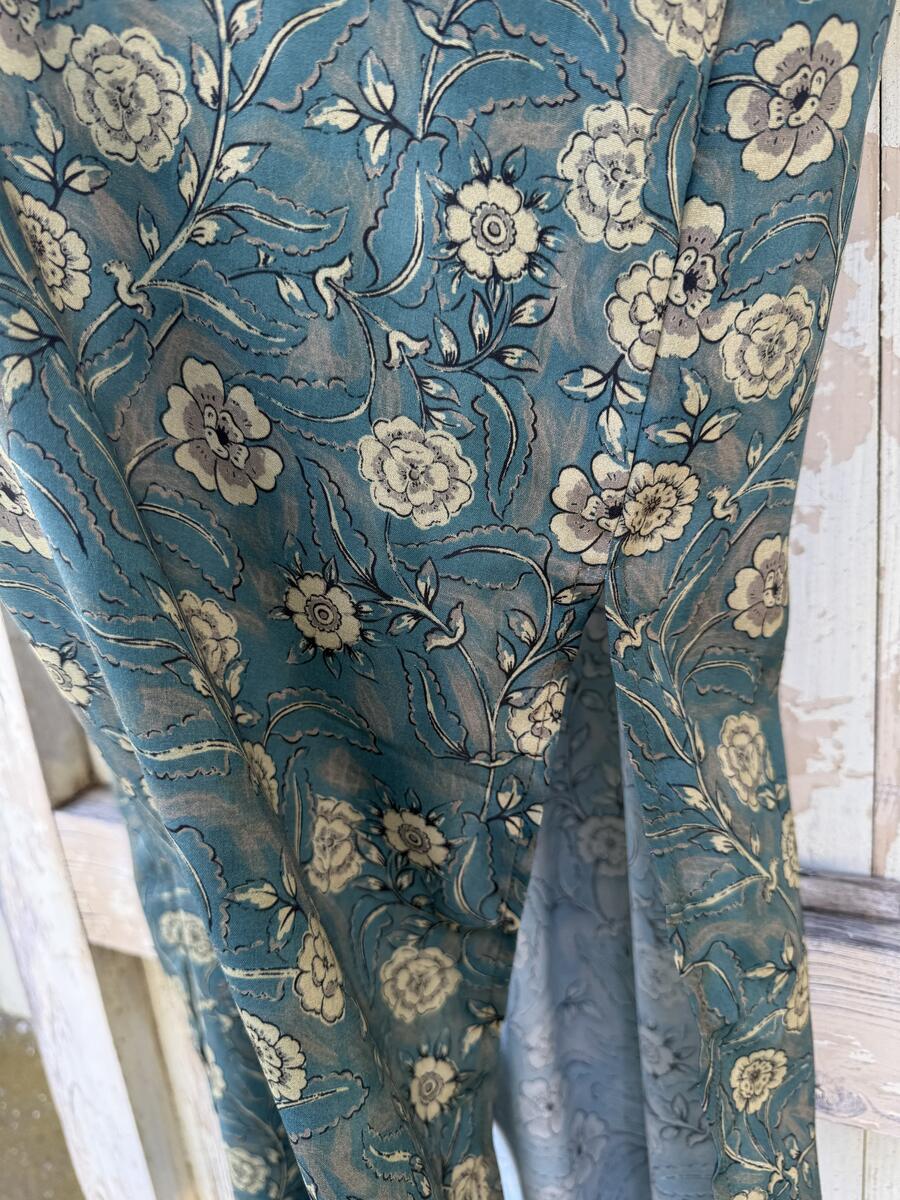 Kimono fiori su verde