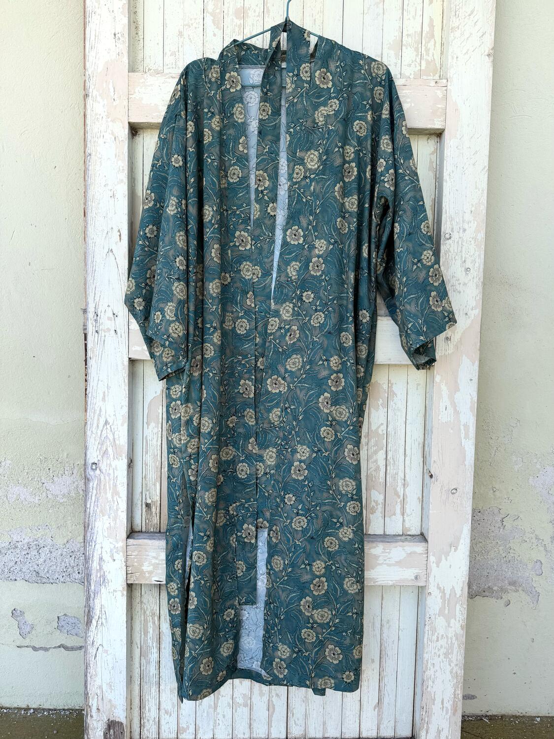 Kimono fiori su verde