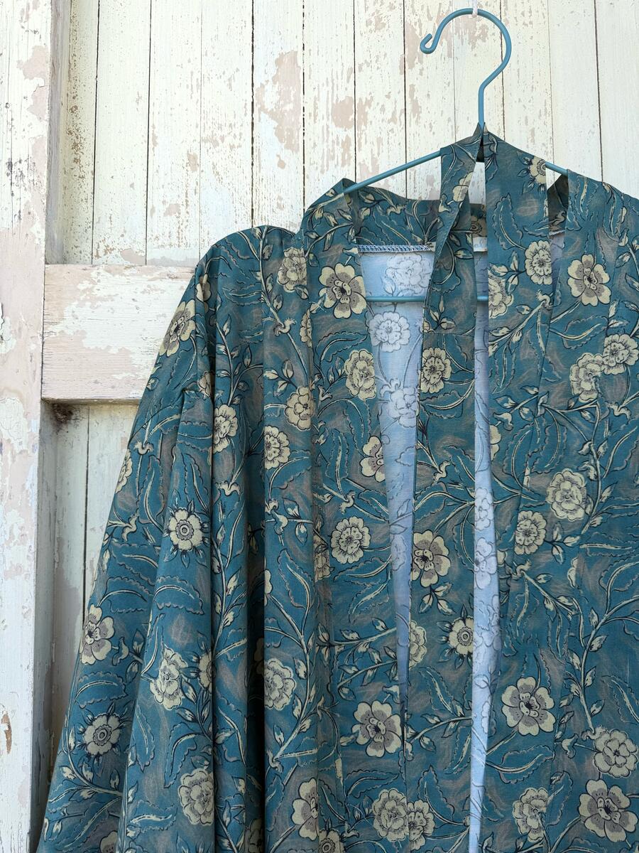 Kimono fiori su verde