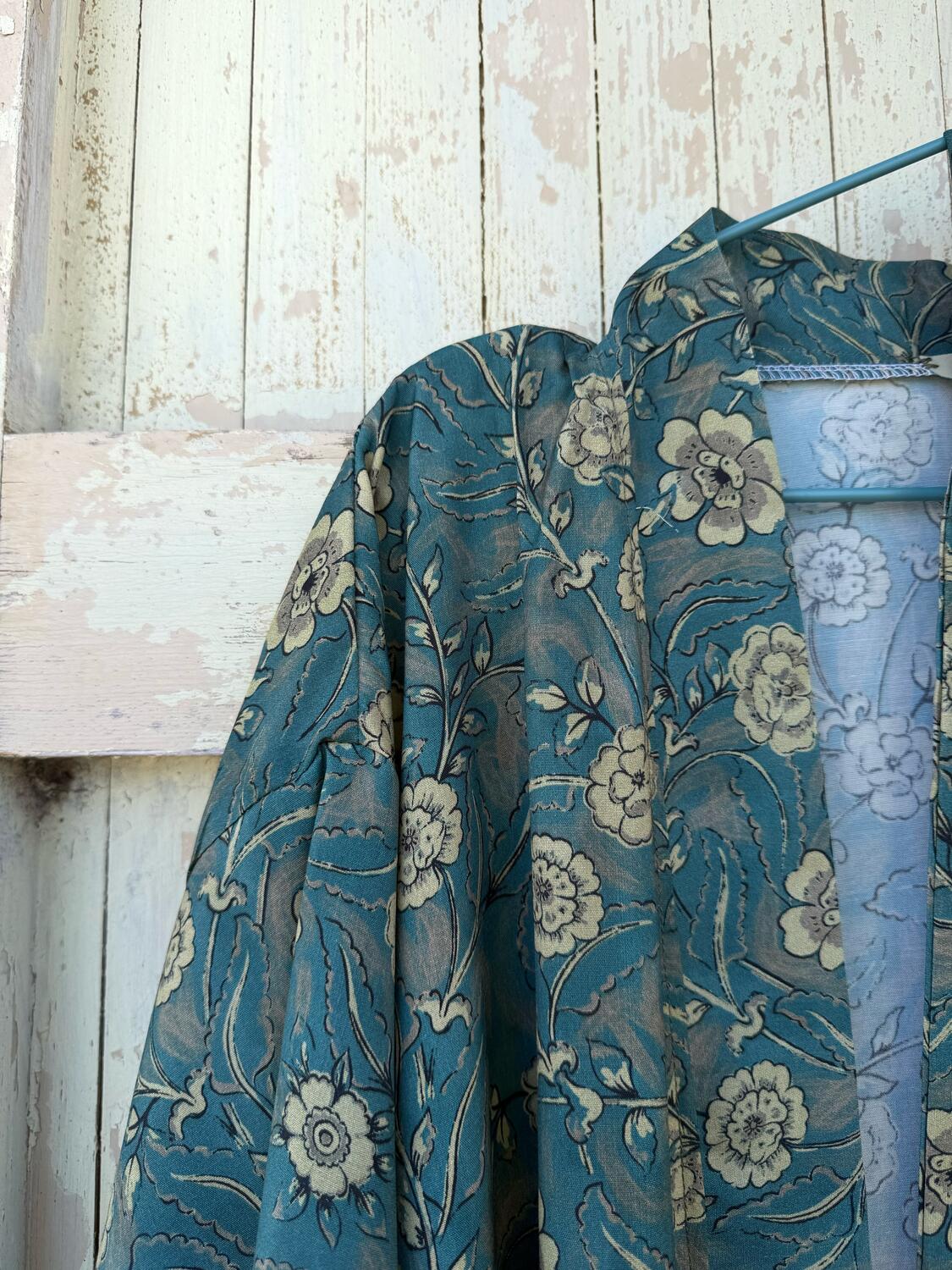 Kimono fiori su verde