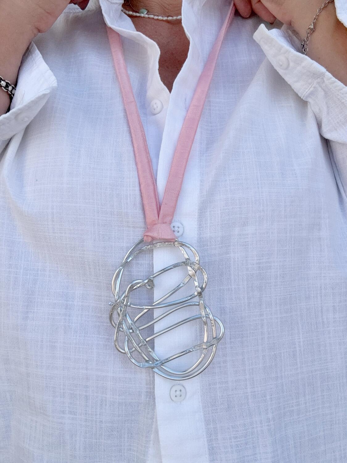 Collana seta rosa