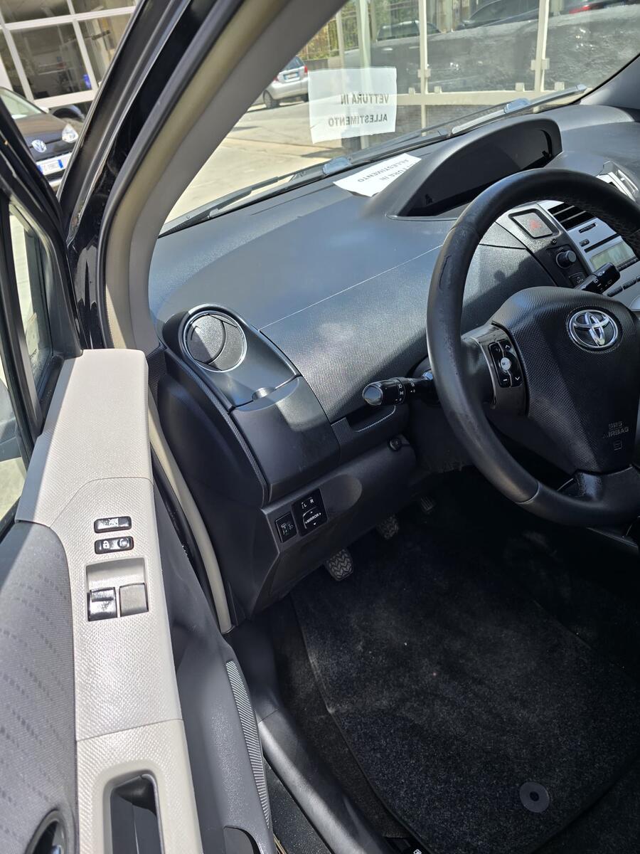 Toyota Yaris 1.3 5 porte Sol 