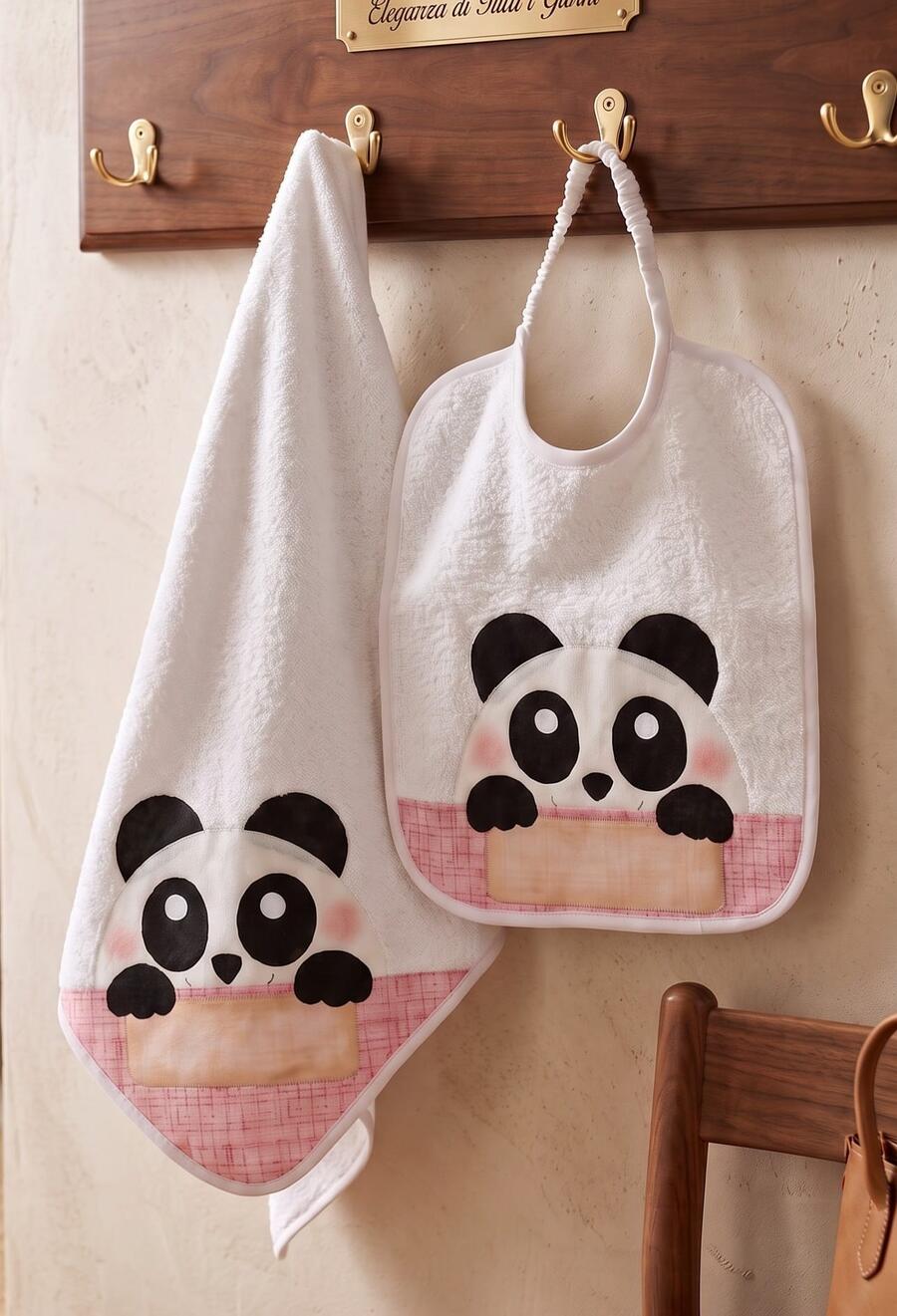 Cartamodello set asilo bavaglia e salvietta panda