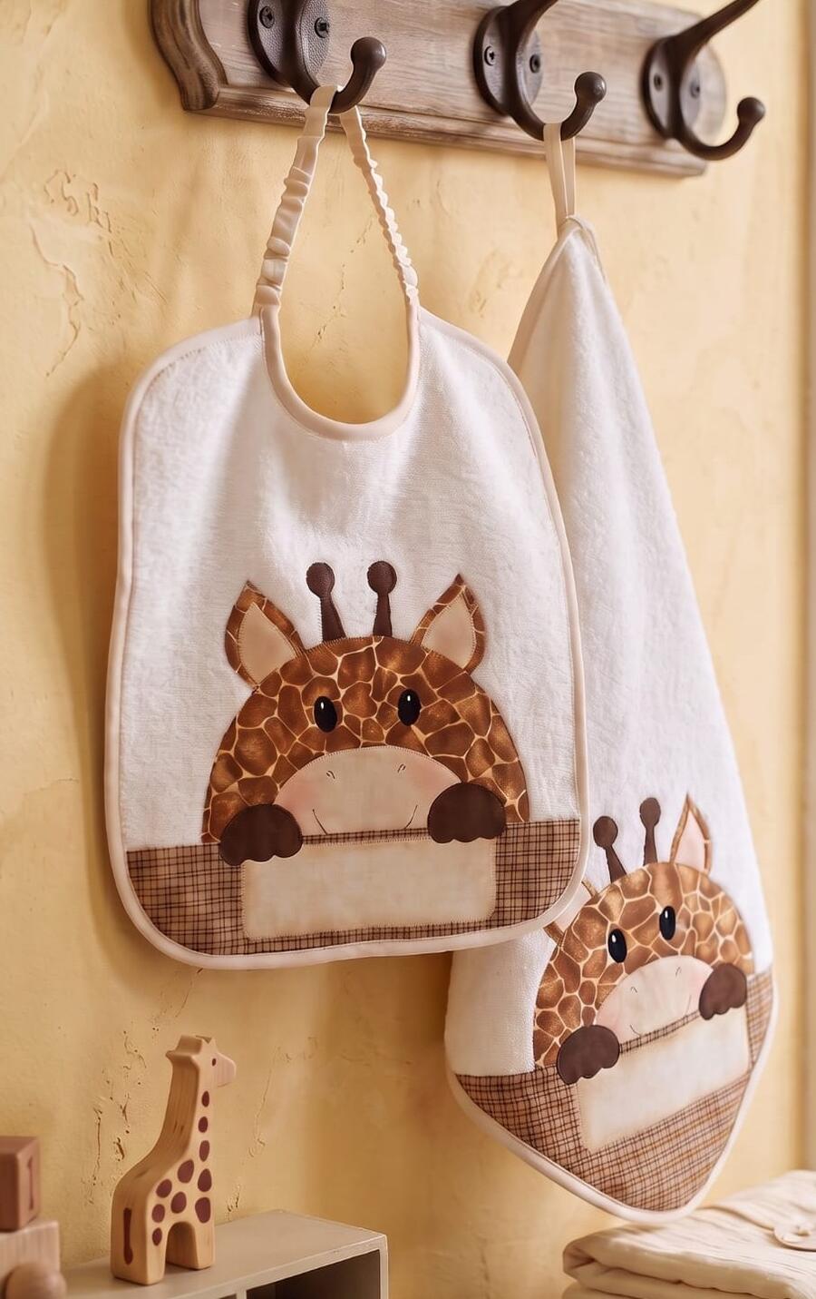 kit set asilo bavaglia e salvietta giraffa