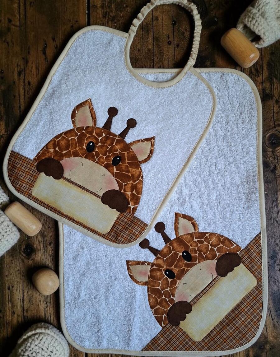 kit set asilo bavaglia e salvietta giraffa