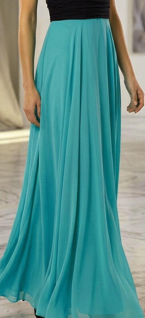 0988 Abito in chiffon foderato con corpetto in pizzo