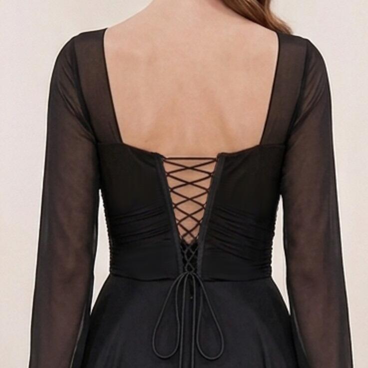 0989 Abito in chiffon foderato con corpetto con perline nere e strass