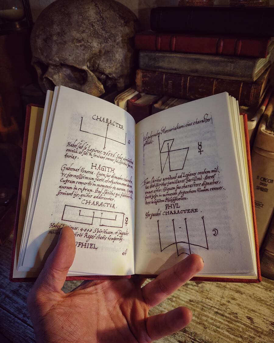 ARBATEL - De Magia Veterum - Replica manuscript, year 1575 (Basel)