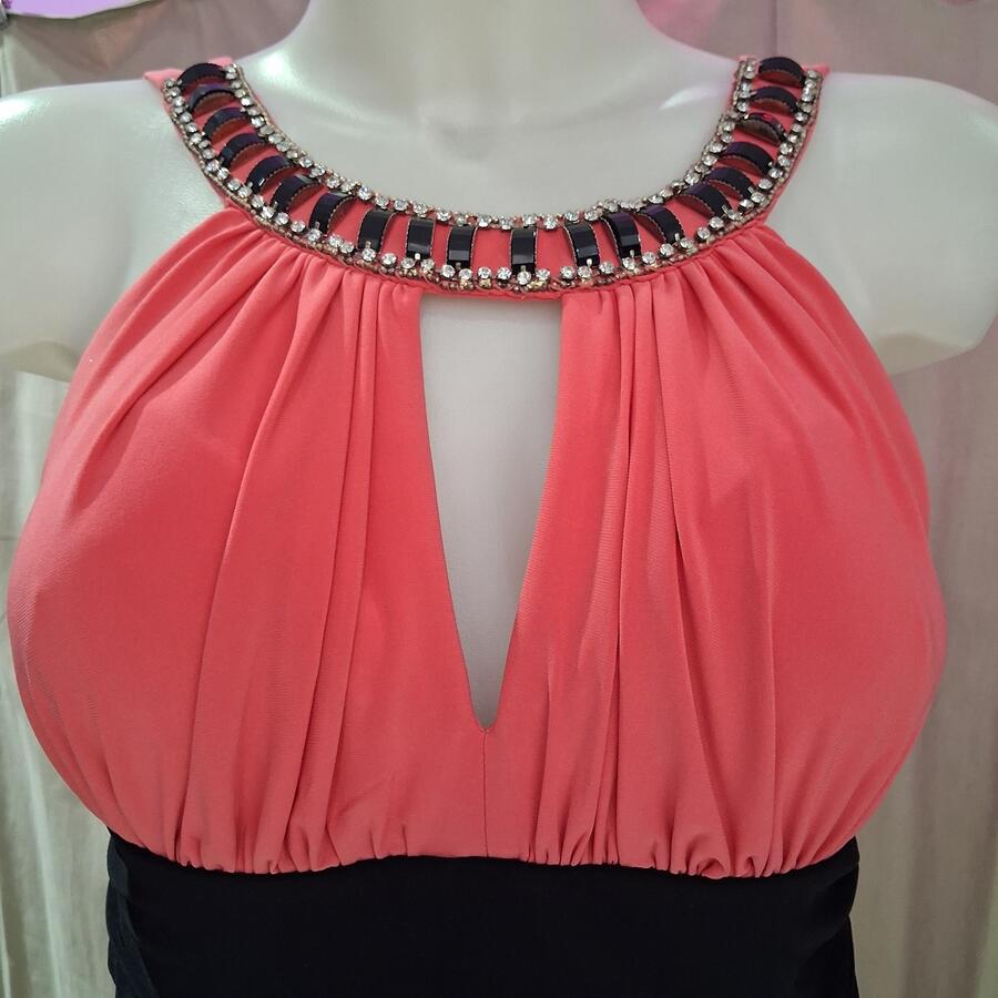 0993 Abito lungo a tubino in maglina jersey elastica con dettagli preziosi e pences orizzontali