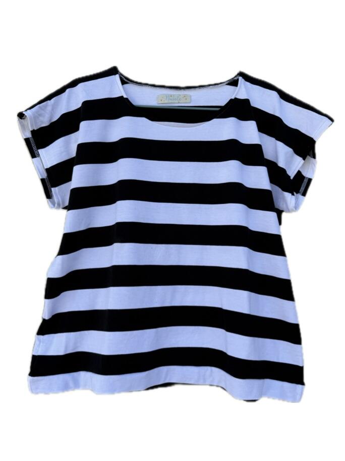 T-shirt bianca e nera