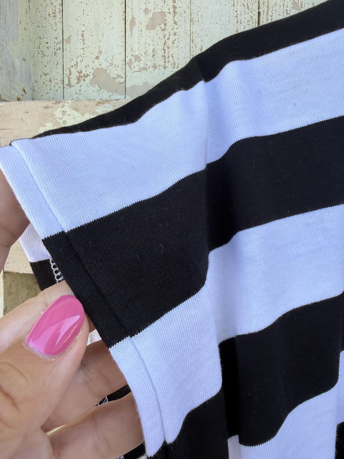 T-shirt bianca e nera
