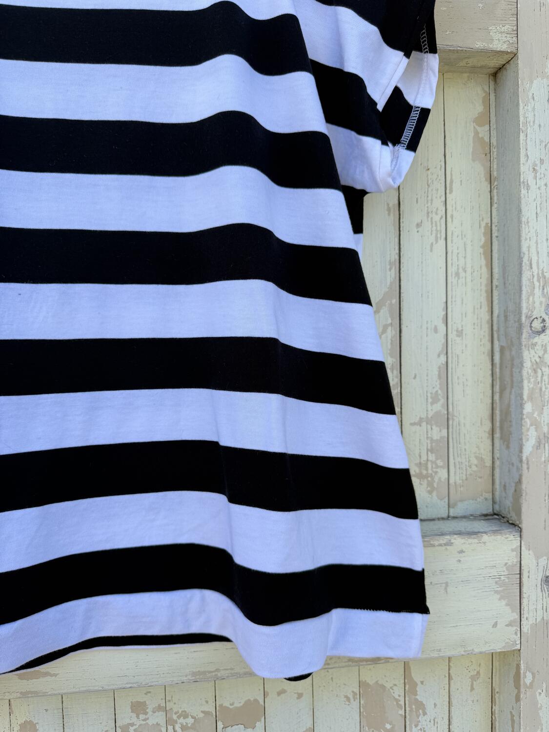 T-shirt bianca e nera