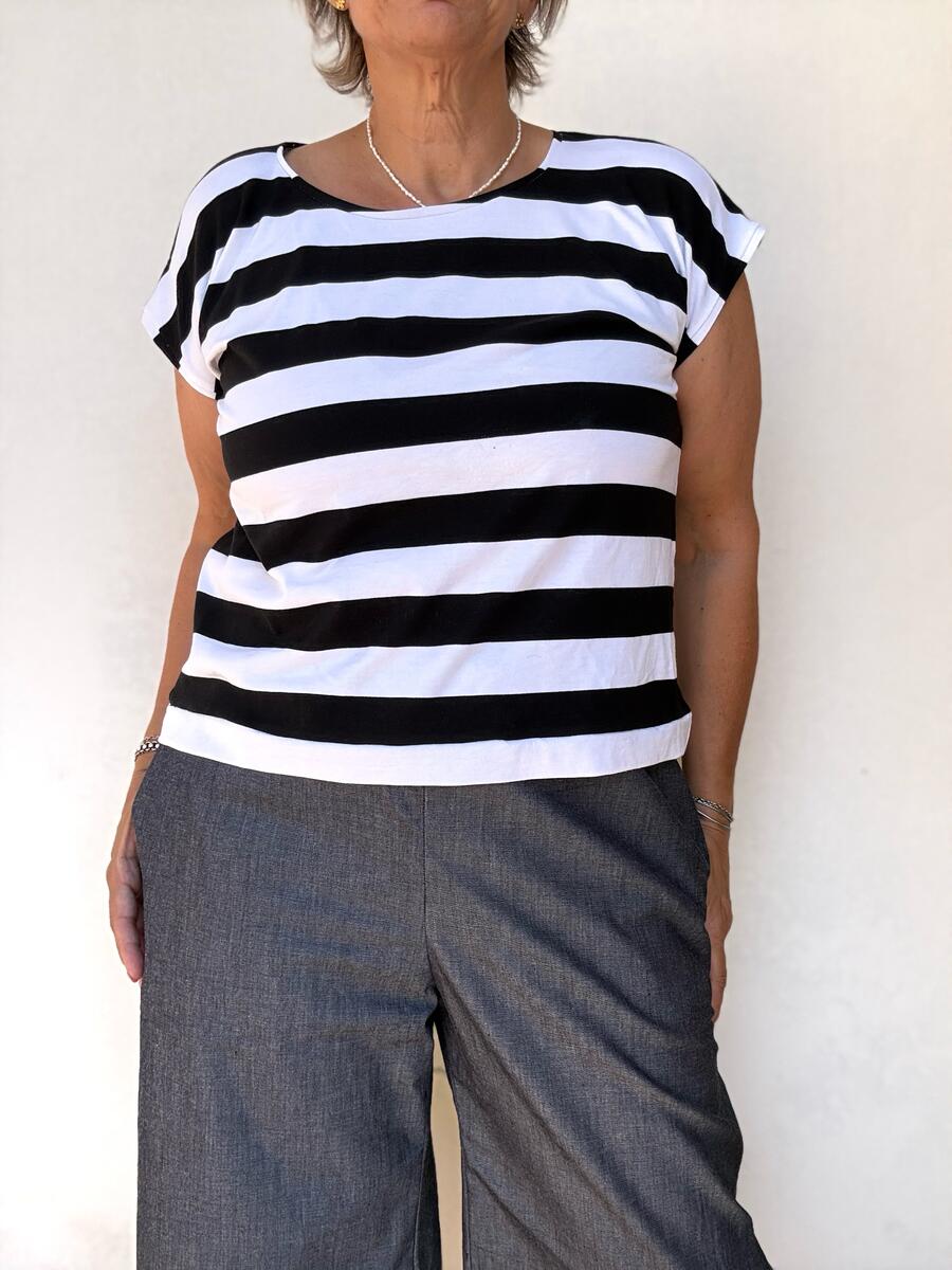 T-shirt bianca e nera