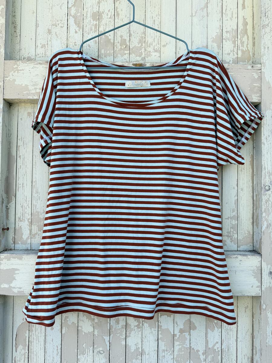 T-shirt tiffany e rosso mattone 