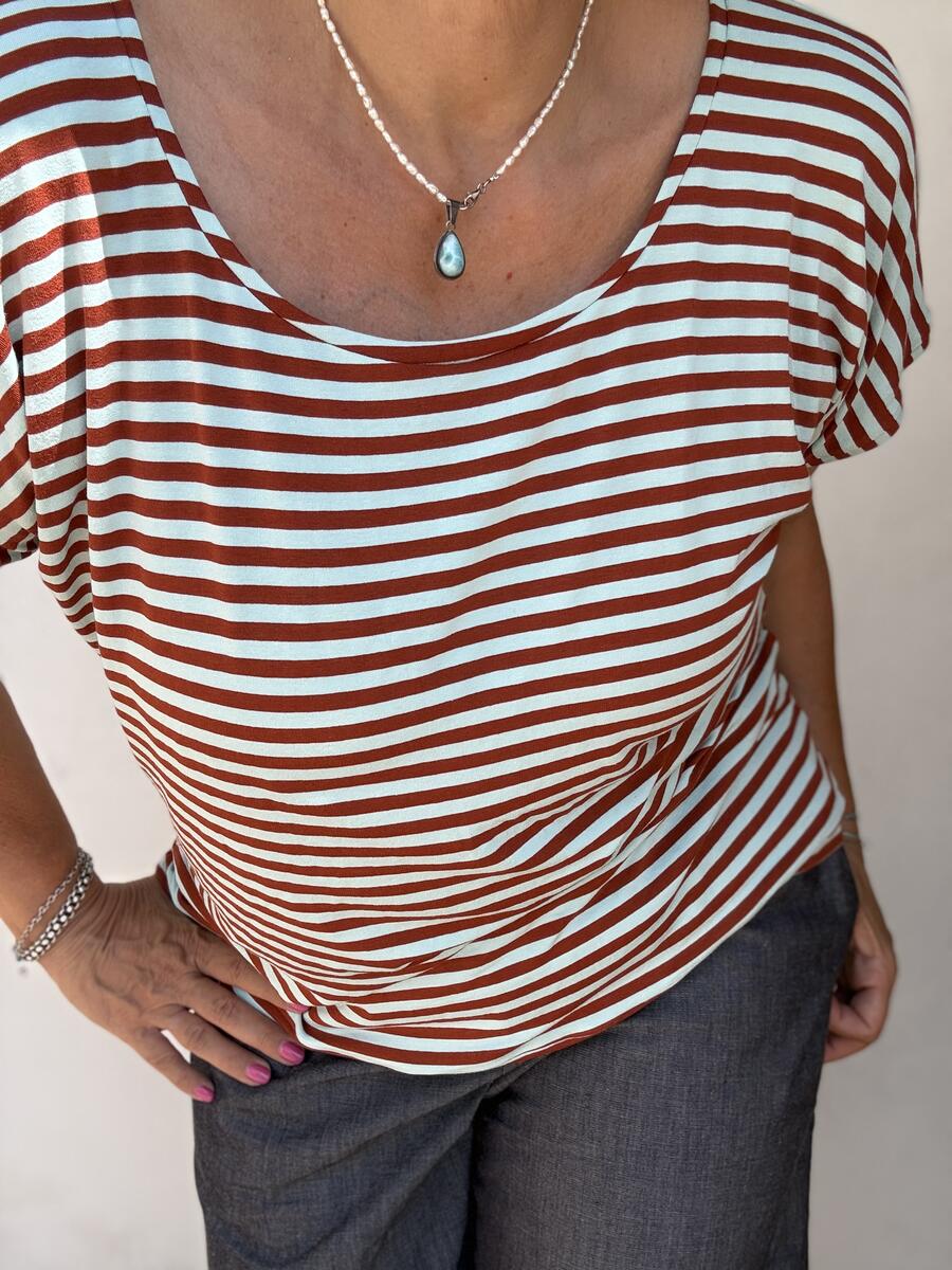 T-shirt tiffany e rosso mattone 