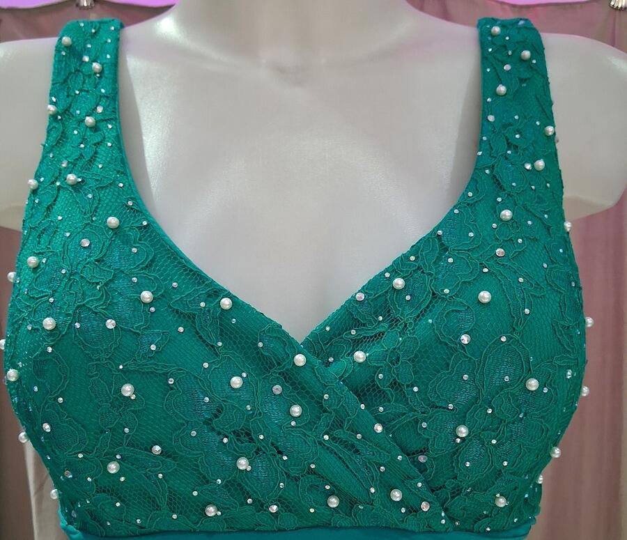 0998 Abito in chiffon foderato con corpetto in pizzo
