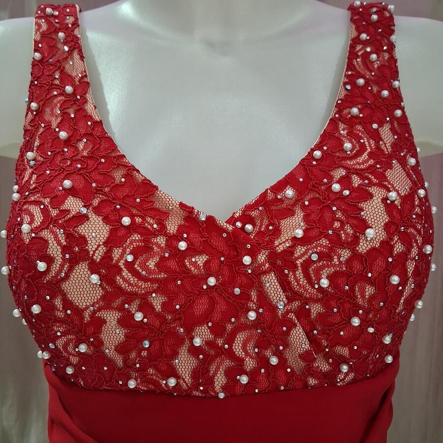 0998 Abito in chiffon foderato con corpetto in pizzo