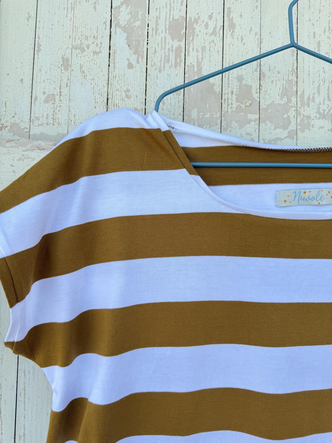 T-shirt bianca e ocra
