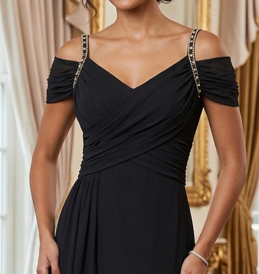 1006 Abito lungo in chiffon foderato con manichette e dettagli in strass nelle spelline