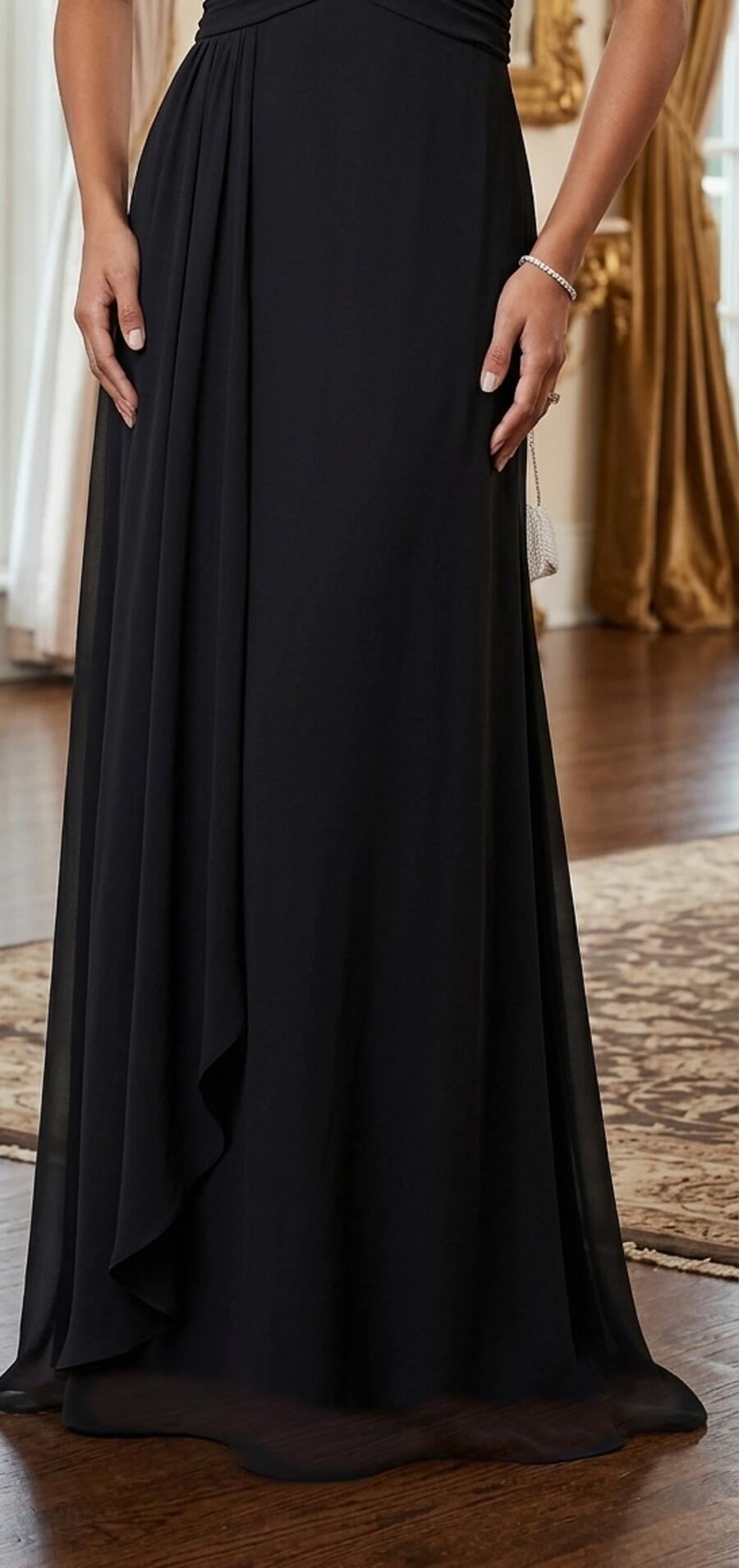 1006 Abito lungo in chiffon foderato con manichette e dettagli in strass nelle spelline