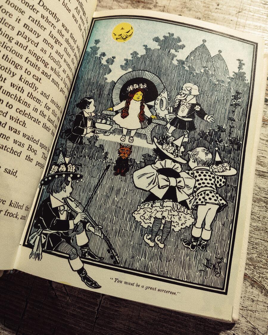The Wonderful Wizard of OZ - L. Frank Baum, pictures by W. W. Denslow - First Edition, Chicago - 1900