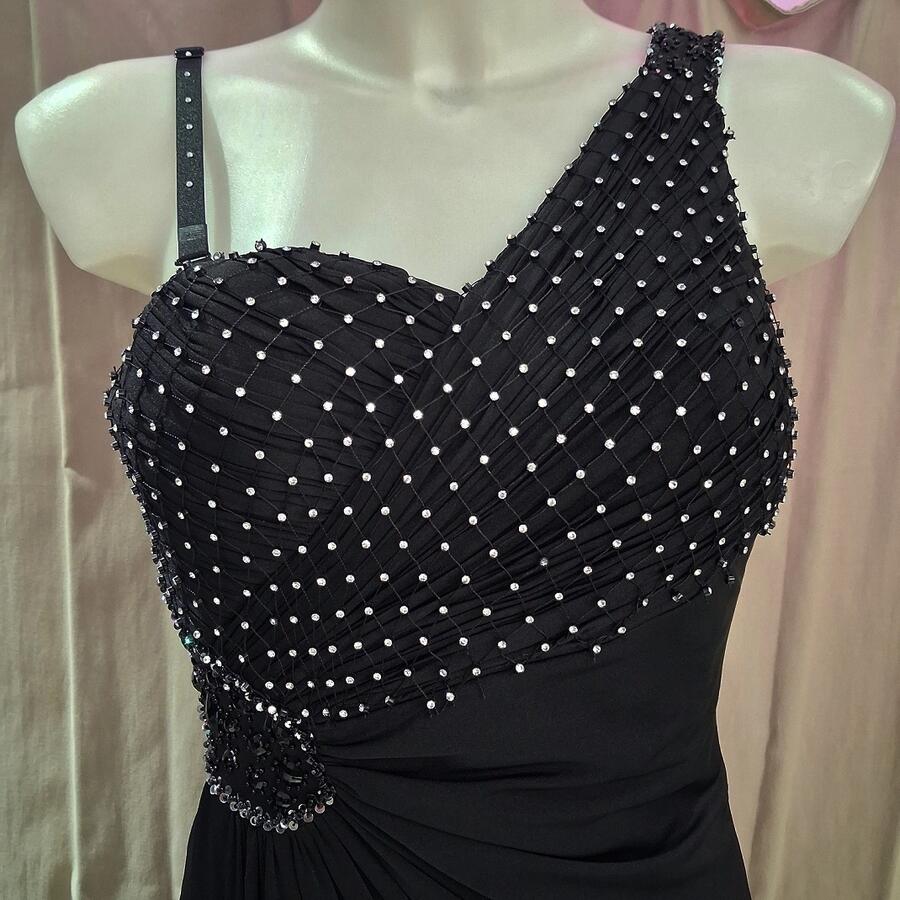 1016 Abito lungo in lycra foderato con schiena scoperta spacco laterale e strass