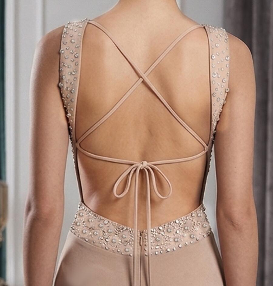 1017 Abito lungo a sirena in maglina jersey foderato con schiena scoperta e strass