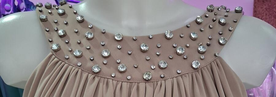 1017 Abito lungo a sirena in maglina jersey foderato con schiena scoperta e strass