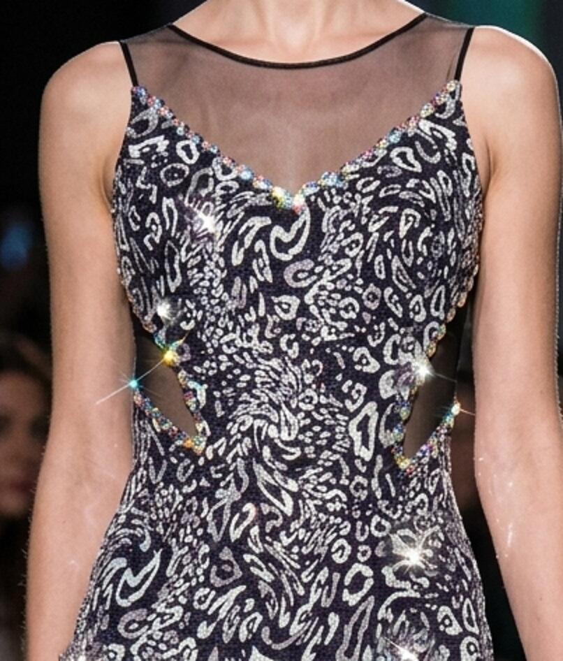 1020 Long dress with shiny silver or gold spotted embroidery