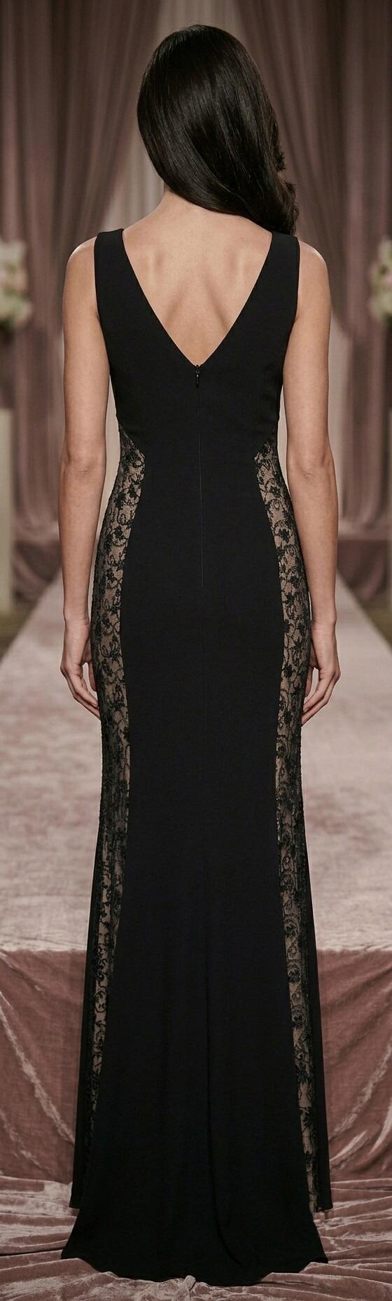 1021 Abito lungo svasato con pizzo e paillettes foderate nei lati in nude look style