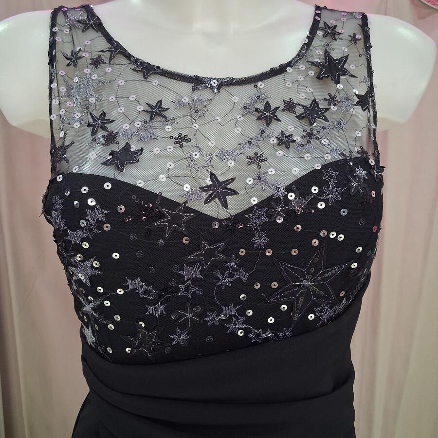 1024 Abito lungo con spacco a portafoglio in crepe con corpetto in tulle