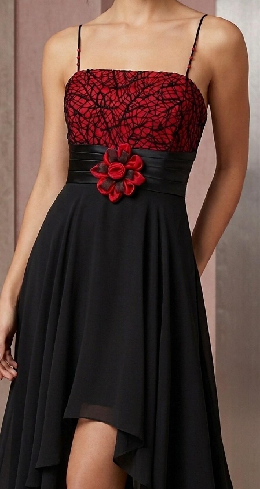 1028 Short front dress in doubled chiffon with ruby ​​red bodice