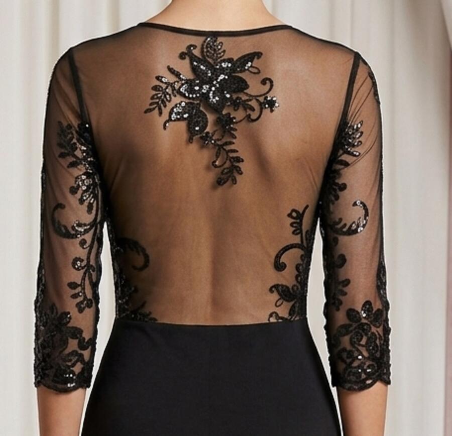 1030 Abito con due spacchi in maglina elastica con corpetto in tulle e paillettes