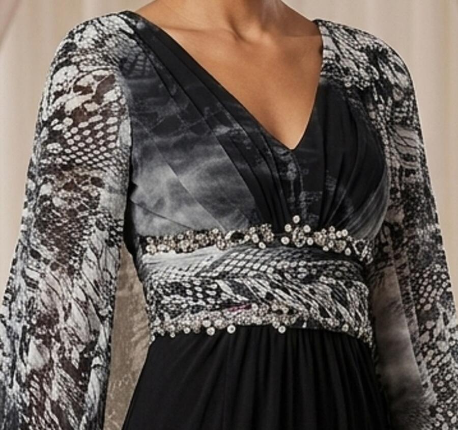 1034 Abito lungo in jersey foderato e chiffon animalier con manichette e dettagli in strass e pietrine