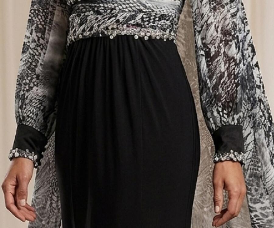 1034 Abito lungo in jersey foderato e chiffon animalier con manichette e dettagli in strass e pietrine