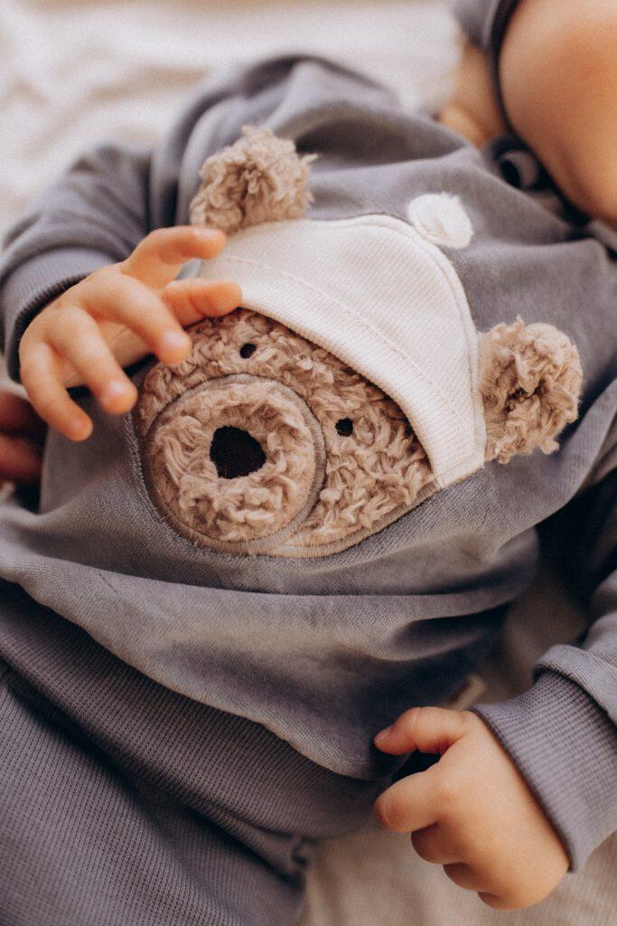 Maglione in velluto di cotone biologico con teddy ricamato – GOTS