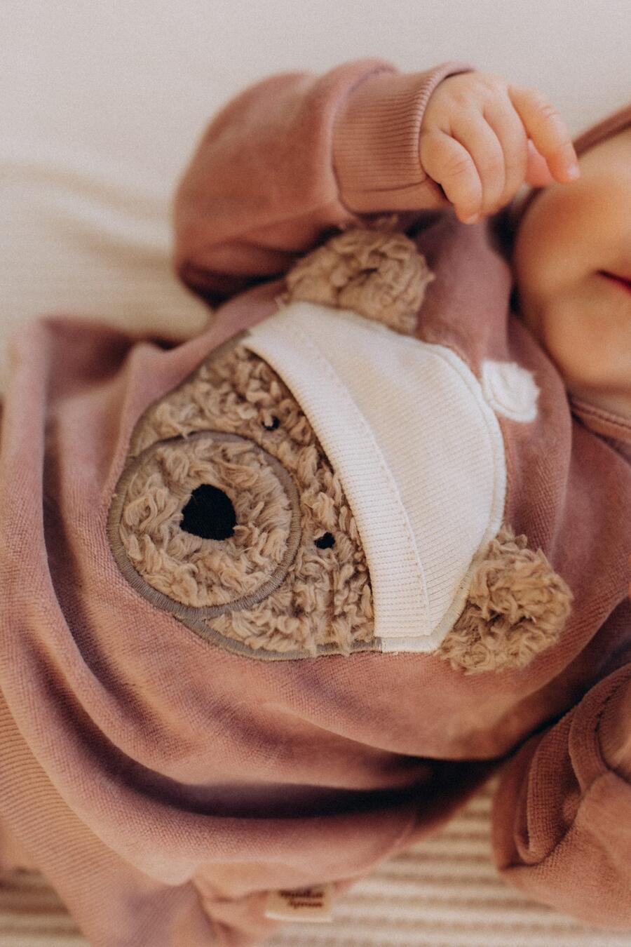 Maglione in velluto di cotone biologico con teddy ricamato – GOTS
